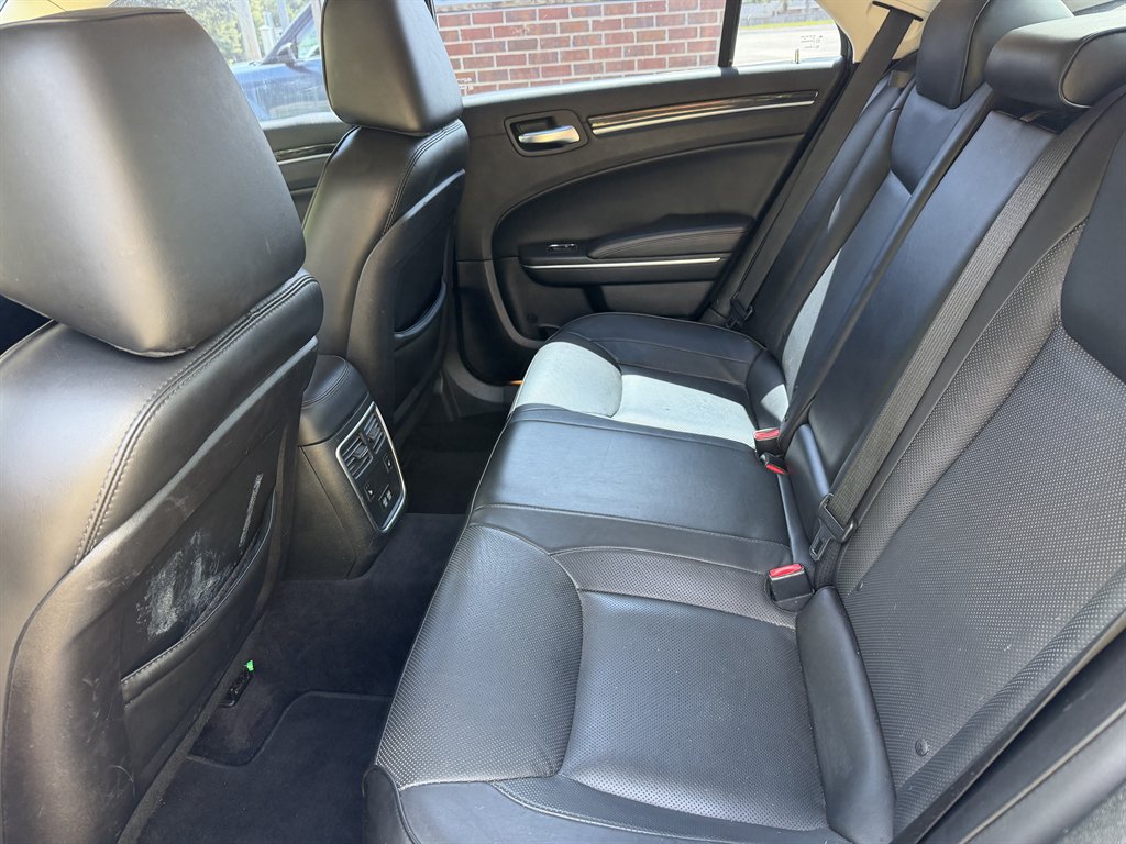 2018 Chrysler 300 Limited - Photo 7